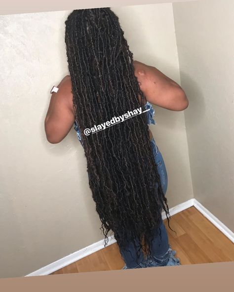 #SlayedByShay💜 on Instagram: “Knee length boho goddess w/ human hair on myself 💜 yall know I dont allow anyone to touch my hair 😂 #goddesslocs #phillyhairstylist…” Black Hair Braid Hairstyles, No Braid Hairstyles, Dynamic Hair, Triangle Braids, Bohemian Locs, Bridesmaid Hair Clips, Boho Locs, Soft Locs, Protective Hairstyles For Natural Hair