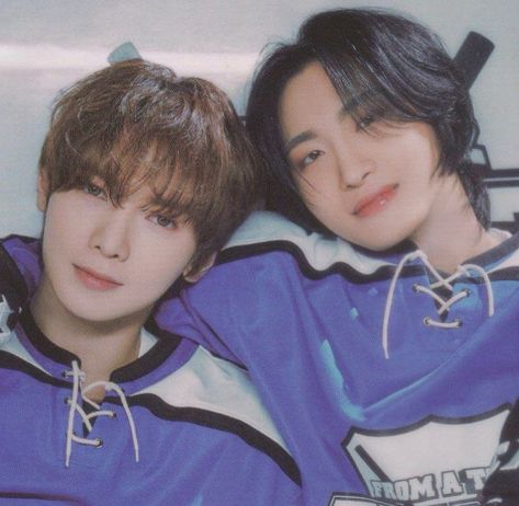 How wonderful hockey is... Especially if these wonderful guys play there 🏒 Yeosang And Seonghwa, Seonghwa And Yeosang, Yeosang Icons, Envelope Icon, Seonghwa Yeosang, Ateez Meme, Kang Yeo-sang, Park Seong-hwa, Park Seonghwa