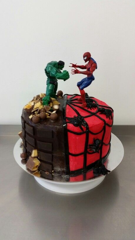 Spiderman Dinosaur Cake, Spiderman Hulk Birthday Cake, Hulk Spiderman Cake, Hulk And Spiderman Birthday Party, Hulk And Spiderman Cake, Spiderman Vs Hulk, Hulk Birthday Cakes, Avengers Birthday Party Decorations, Hulk Cake