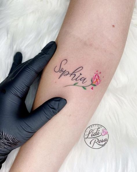 Nombre: Sophia y flor rosa por Lidi Rosa - Tatuajes para Mujeres Sophia Tattoo, Orchid Flower Tattoos, Hand Tattoos For Girls, Mommy Tattoos, Writing Tattoos, Tatuaje A Color, Name Tattoo Designs, Tattoo Cover-up, Baby Tattoos