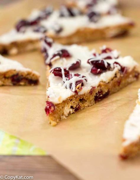 Make your own Starbucks Cranberry Bliss Bar from scratch Starbucks Cranberry Bliss, Cranberry Bliss Bars Recipe, Cranberry Bliss Bars Starbucks, Bliss Bars, Recipes Copycat, Cranberry Bliss, Bliss Bar, Bar At Home, Cranberry Bliss Bars