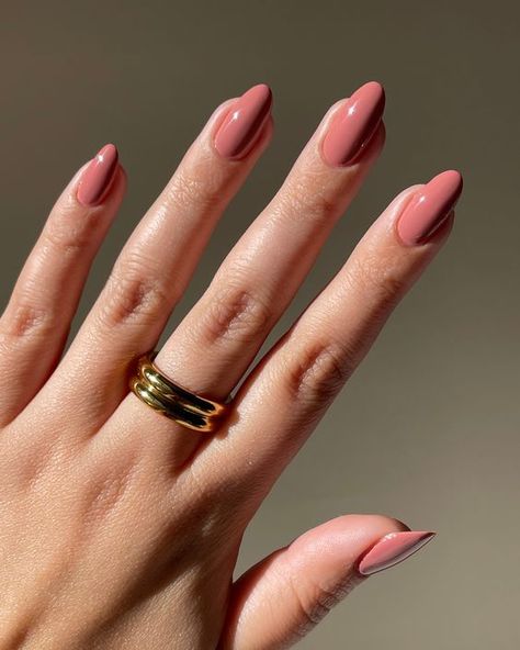 Indulge in sophistication with our collection of 15+ Old Money Nails, featuring classy and elegant designs. Explore nude tones, timeless French tips, and chic short almond styles that exude minimalistic charm. Elevate your nail game with these simple yet stunning ideas, perfect for inspiring your next elegant manicure. #OldMoneyNails #ClassyNailDesign #ElegantNailIdeas #NudeNails #MinimalisticManicure #ShortAlmondNails #NailInspo Old Money Nails, Nail Art Designs For Beginners, Money Nails, Mauve Nails, Fall Gel Nails, Simple Acrylic Nails, Best Nail Art, Pink Nail, Elegant Nails