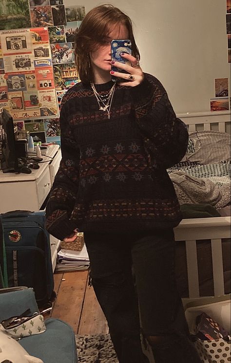 Grandpa Sweater Outfit Aesthetic, Grandpa Sweater Outfit, Big Sweater Outfit, Grandpa Fashion, Grandpa Outfit, Outfit Grunge, Jumper Outfit, Grandpa Sweater, Sweater Outfit