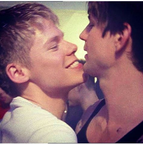 Justin And Brian, Queer As Folk Brian, Justin Taylor, Brian Kinney, Brian And Justin, Queer As Folk, Me And Him, Gay Love, Tv Art