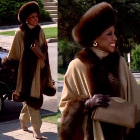 Nolan Miller Fashion, Dominique Deveraux Dynasty, Black Hollywood Glamour, Black Supermodels, Fur Trimmed Cape, Rich Auntie, Dynasty Outfits, Diahann Carroll, Nolan Miller