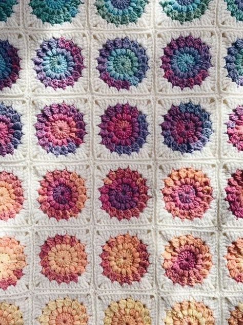 Variegated Yarn Crochet Patterns, Crochet Furniture, 2023 Crochet, Sunburst Granny Square, Yarn Ideas, Crocheted Blanket, Blanket Ideas, Crochet Blanket Designs, Crochet Quilt