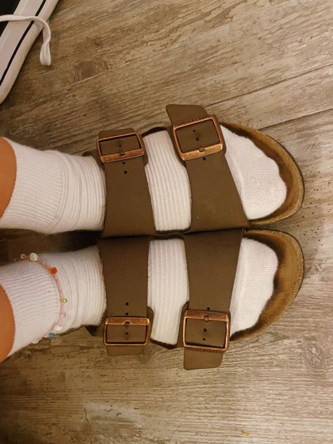 Berkinstocks With Nike Socks, Birkenstock Sandals Aesthetic, Berken Stocks Shoes, Birkenstocks Aesthetic, Birkenstock Aesthetic, Birks And Socks, Kristen Applebees, Birkenstocks With Socks, Birkenstock Socks