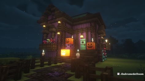 I was inspired by RandomBuilderinMC who had a cute small Minecraft Cottage design which I transformed into a Halloween haven #Halloween #Minecraft #minecrafthouses Minecraft Halloween Village, Halloween Town Minecraft, Spooky Minecraft Ideas, Halloween House Minecraft, Halloween Minecraft Houses, Spooky Minecraft House, Small Minecraft Cottage, Minecraft Halloween House, Minecraft Fall Builds