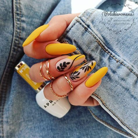 Momento Design, Smart Nails, Sunflower Nails, Classy Nail Designs, October Nails, Nails Only, Cute Nail Art, Yellow Nails, Elegant Nails