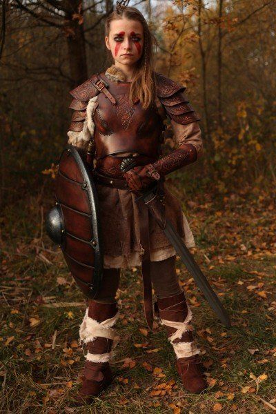 LARP Costume Viking Shieldmaiden order online with larp-fashion.co.uk Shieldmaiden Costume, Maiden Outfit, Viking Shieldmaiden, Larp Fashion, Viking Shield Maiden, Viking Aesthetic, Costume Viking, Viking Cosplay, Viking Costume