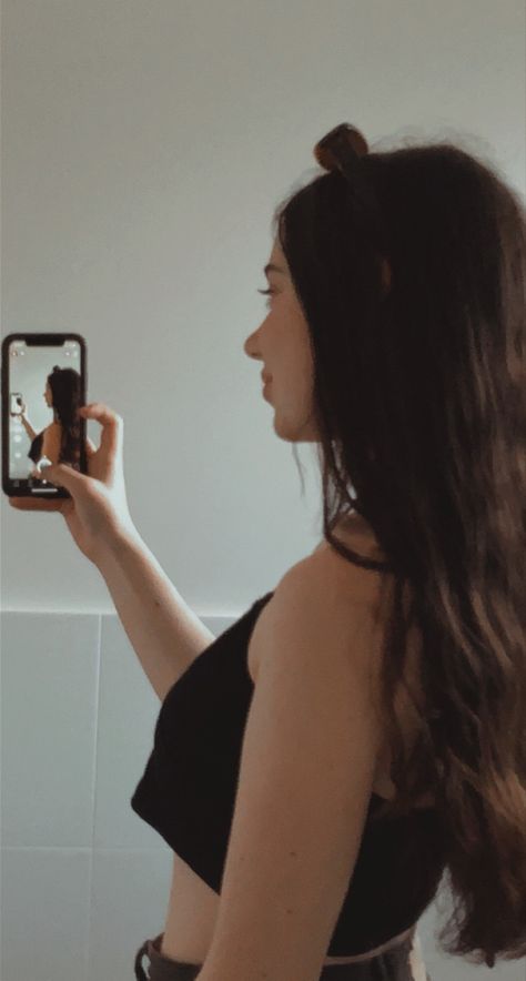 Side Profile Instagram Pictures, Side Profile Picture Ideas, Side Profile Mirror Selfie, Outfit Pics, Instagram Profile Pic, Mirror Photo, Side Profile, Creative Instagram Stories, Photo Story