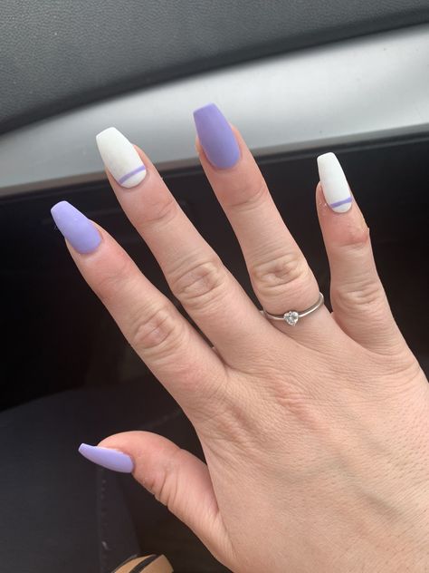 Lavender And White Gel Nails, Lavender And White Nail Ideas, Lavender Color Nail Designs, Nail Designs White And Purple, Blue Purple White Nails, Purple White Nails Designs, Violet And White Nails, Purple And White Nail Art, White Lilac Nails