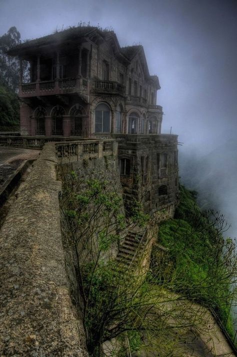 Beautiful abandoned mansions built near a cliff. The fog is slowly rolling in and soon it might even vanish. #spooky #abandonedmansion #beautiful #haunted #forgottenplaces #abandoned_world #abandonedexcellence #urbex #abandonedafterdark #ruins #abandoned_junkies #abandonedhouse #lostcity Jungle Mansion, Abandoned Locations, Spooky Images, Abandoned Hotels, Desert Places, Abandoned Town, Matka Natura, Haunted Hotel, This Old House