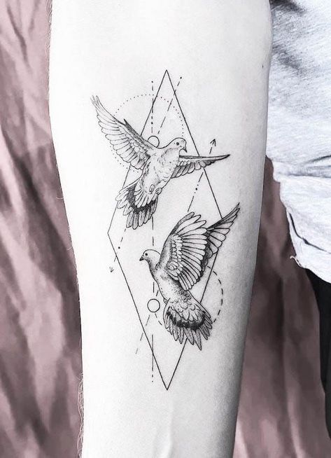 Pigeon Tattoo, Swallow Tattoo Design, Dove Tattoo Design, Vogel Tattoo, Dove Tattoos, Iris Tattoo, Dove Tattoo, Swallow Tattoo, Theme Tattoo