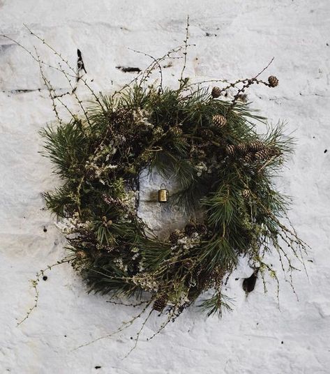 Evergreen Christmas, Evergreen Wreath, Festive Wreath, Christmas Themes Decorations, Wreaths And Garlands, Xmas Decor, Farmhouse Christmas Decor, Merry Little Christmas, Holiday Entertaining