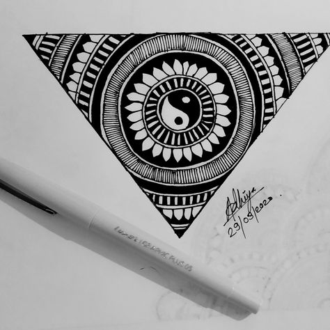 Triangle Doodle Art, Triangle Lippan Art, Black Pen Design, Triangle Doodle, Lippan Art, Black Pen, Pen Design, Wood Burning Art, Zentangle Art