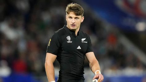 Beauden John Barrett, famously known as Beauden Barrett, is a renowned New Zealand professional rugby union player. He primarily plays… 

Read More: Beauden Barrett Biography: Age, Wife, Awards, Net Worth, Family, Height, Wikipedia Beauden Barrett, Tonya Harding, Radio Personality, All Blacks, Twitter Handles, Rugby Union, Rugby Players, Private Life, Instagram Handle