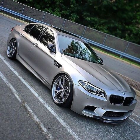 Bmw M5 F10, Carros Bmw, Serie Bmw, Bmw Classic Cars, Bmw 6 Series, Bmw Classic, Street Tracker, Bmw Series, Triumph Bonneville