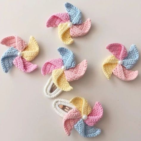 15 Most Amazing Crochet Hair Clip Crochet Clips, Crochet Hair Clips, Crochet Bows, Crochet Turtle, Crochet Hair Accessories, Crochet Tablecloth, Crochet Hair, Diy Hair Accessories, Crochet Bag Pattern