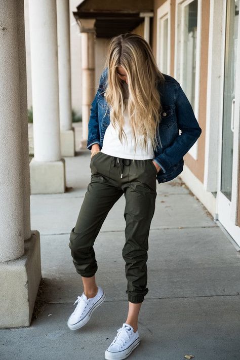 Jogger Outfit, Green Joggers, Joggers Outfit, Fall Wear, Athleisure Outfits, Sport Chic, Joggers Womens, Moss Green, Womens Activewear