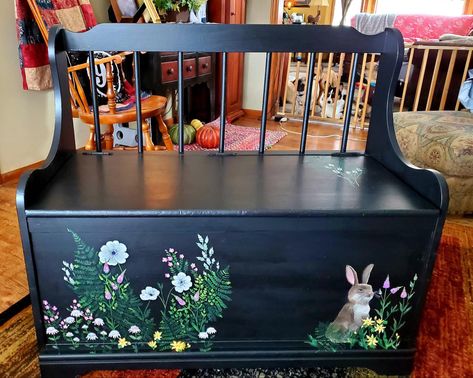 Toy Box Paint Ideas, Wooden Toybox Makeover, Toy Chest Painting Ideas, Toy Box Painting Ideas, Paint Toy Box Ideas, Painted Storage Bench, Painted Toy Box Ideas, Toy Chest Bench, Painted Toy Chest