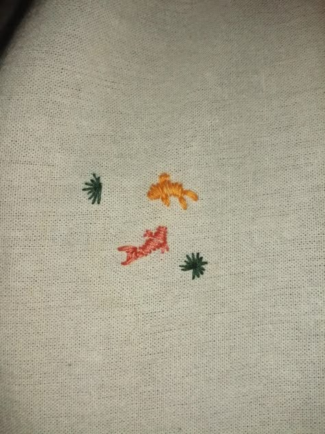 Cool Stiches, Fish Embroidery Easy, Embroidery Dinosaur Simple, Easy Frog Embroidery, Simple Fish Embroidery, Koi Fish Embroidery, Embroidery Tshirt Dinosaur, Fish Embroidery Designs, Embroidered Frog Simple