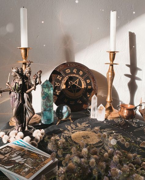 Witch Altar Inspiration, Altars Ideas, Brigids Cross, Imbolc Altar, Meditation Alter, Altar Inspiration, Witchcraft 101, Alter Ideas, Witchcraft Aesthetic