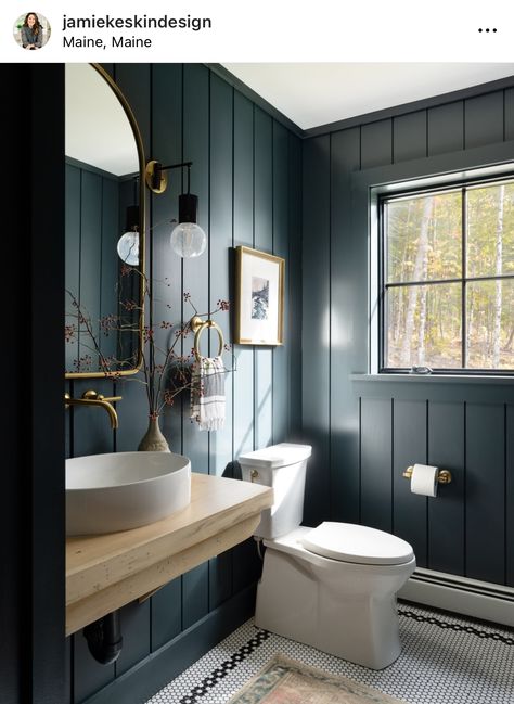 Cabin Powder Room, Teal Powder Room, Moody Blue Bathroom, Navy Bathroom Ideas, Dark Teal Bathroom, Blue And Green Bathroom, Gallery Interior Design, Blue Green Bathrooms, Dark Blue Bathrooms