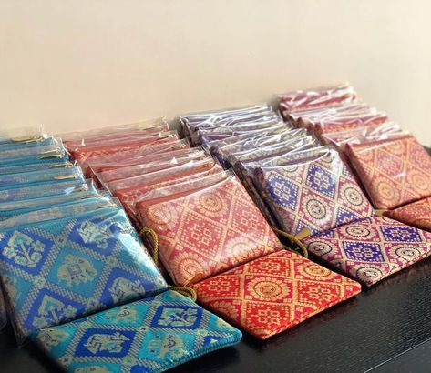 30 New Mehendi Favours For Your Bridesmaids ! Indian Wedding Favours, Mehendi Favours, Mehndi Favors, Return Gifts Indian, Favours Ideas, Wedding Ceremony Invitations, Indian Wedding Gifts, New Mehndi, Indian Wedding Favors