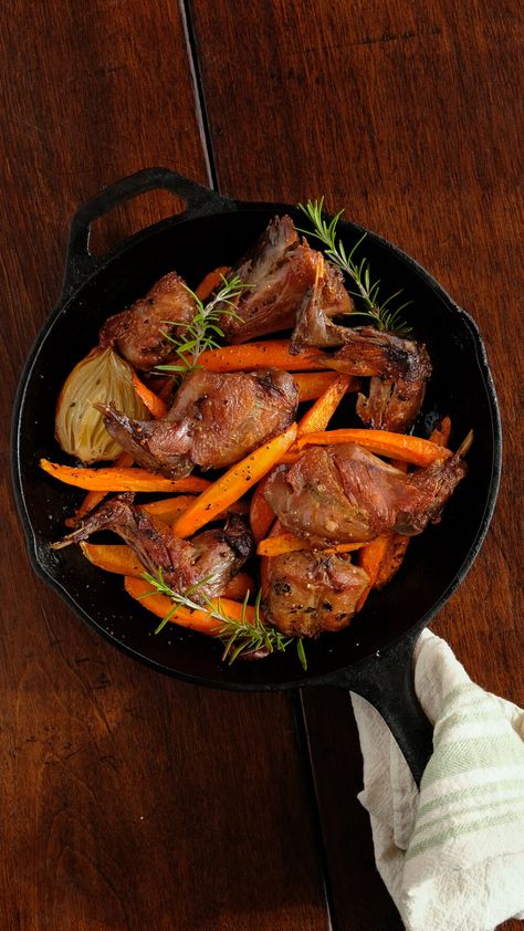 Confit Recipes, Rabbit Stew, Rabbit Dishes, Favorite Recipes Dinner, Chocolate Oatmeal, Rabbit Food, Fish And Meat, Wild Game, Aromatic Herbs