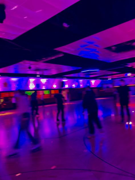 90s Roller Skating Aesthetic, Roller Skating Background, Neon Roller Rink, Roller Skating Aesthetic Pictures, Rollerskating Rink Aesthetic, Skate Rink Aesthetic, 80s Roller Rink Aesthetic, Neon Roller Skating Party, Roller Skating Pics