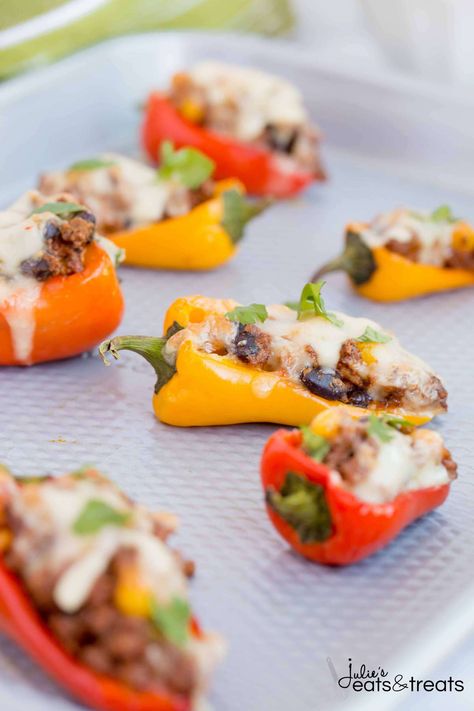 Sweet Pepper Poppers, Spaghetti Torte, Pepper Poppers, Small Bites Appetizers, Real Food Snacks, Mini Appetizers, Diy Easy Recipes, Reuben Sandwich, Bite Size Appetizers