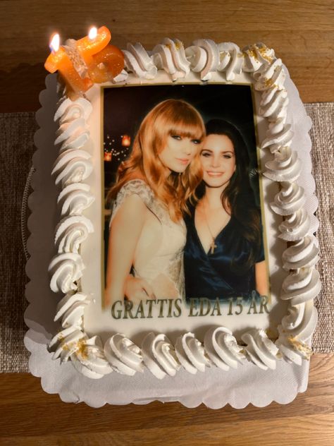 Lana Del Rey And Taylor Swift Cake, Red Cake Birthday, Folklore Cake, Lana Shrine, Cake Taylor Swift, Lana Del Rey Cake, Bolo Taylor Swift, 15th Birthday Cake, Lana Del Rey Taylor Swift