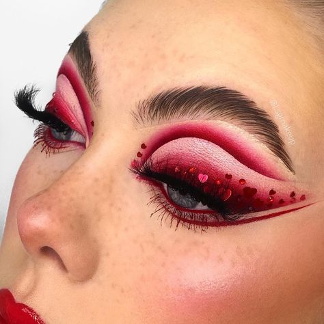 Red Eyeshadow Looks, Black And Red Makeup, Interesting Makeup, Red Eyeshadow Look, Red Makeup Looks, Makeup Collage, Show Makeup, Makeup Portfolio, Cute Eye Makeup