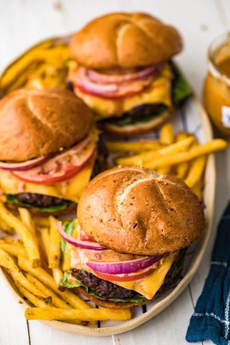 Three juicy grilled burgers served with fries Easy Burger Recipes, Best Grilled Burgers, Burgers On The Stove, Grill Burgers, Homemade Burger Recipe, Grilled Burger Recipes, Best Turkey Burgers, Easy Burger Recipe, Bbq Burger