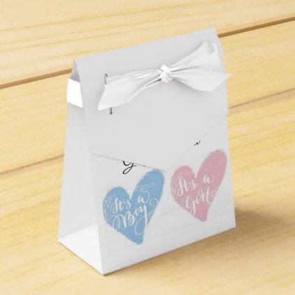 Goodie bags for that perfect gender reveal favor box Gender Reveal Favors, Souvenir Ideas, Baby Box, Reveal Party, Favor Bag, Baby Party, Reveal Parties, Party Bags, Gender Reveal Party