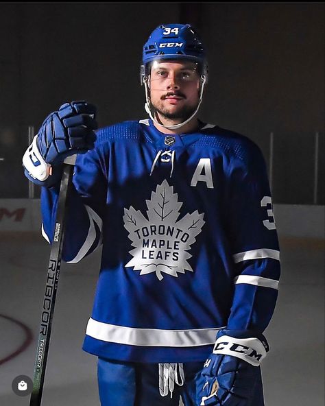 Auston Matthews, Toronto Maple Leafs Hockey, Maple Leafs Hockey, Hockey Pictures, Hockey Boys, Nhl Players, Toronto Maple, Toronto Maple Leafs, Maple Leafs