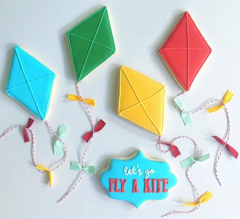 With tuppence for paper and string, you can have your own set of wings... (Thanks to @sweetsugarbelle for this adorable kite design idea Mary Poppins cookies Kite Party, Mary Poppins Party, Kite Designs, Go Fly A Kite, Mary Poppins, Cookies Recipe, Sugar Cookies, 1st Birthday, Arrow Necklace