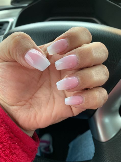 Dip Powder Nails Coffin Medium, Light Pink Nails Ombre, Pink Ombré Dip Nails, Dip Ombré Nails, Short Coffin Dip Powder Nails, Clear Ombre Acrylic Nails, Pink Ombre Nails Coffin, Ombré Acrylic Nails, French Fade Nails