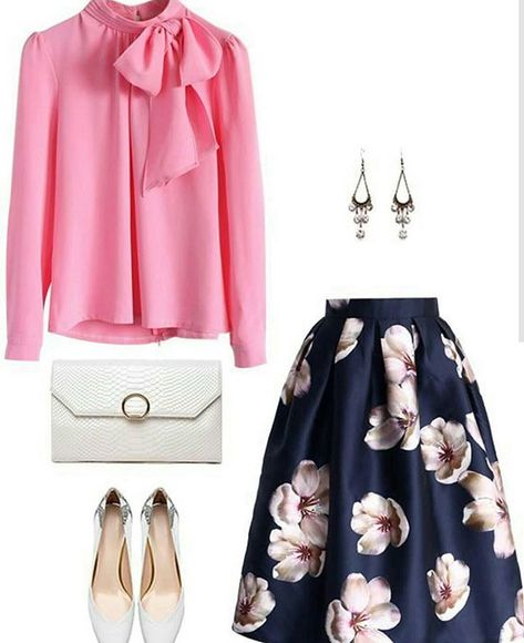 Box Pleated Skirt Outfit, Pleated Skirt Outfit Ideas, Style Hijab Casual, Corporate Attire Women, Box Pleated Skirt, Skirt Outfit Ideas, Pleated Skirt Outfit, Rock Outfit, Striped Midi Skirt