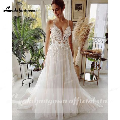 Robe Vintage Beach Wedding Dresses Spaghetti Tulle Long Lace Beach Bridal Gown A-Line Court Train Trend Wedding Dress, Wedding Dresses For Curvy Brides, Dresses For Pregnant Women, Beach Bridal Gown, Beach Wedding Dresses, Womens Wedding Dresses, Beach Bridal, Wedding Dress Fabrics, Wedding Boho