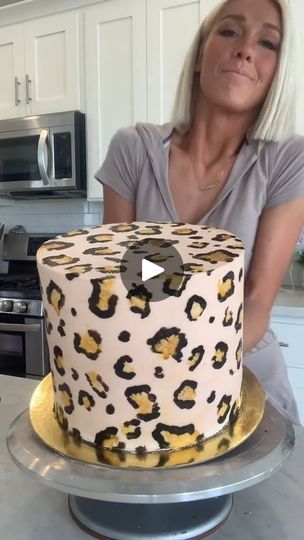 Cheetah Birthday Cakes, Cheetah Print Cakes, Leopard Birthday Parties, Cheetah Cakes, Leopard Cake, Leopard Print Cake, Cheetah Birthday, Leopard Birthday, Animal Print Cake