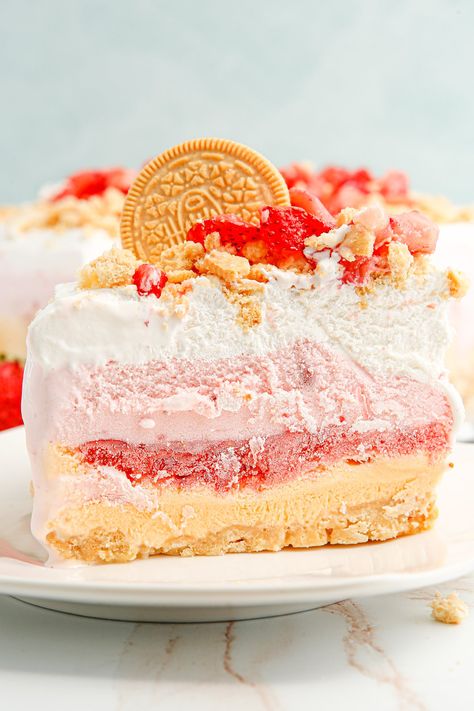 Strawberry Shortcake Ice Cream Cake, Best Ice Cream Cake, Diy Ice Cream Cake, Ice Cream Dessert Recipe, Dairy Queen Ice Cream Cake, Strawberry Ice Cream Cake, Oreo Ice Cream Cake, Homemade Strawberry Ice Cream, Easy Ice Cream Cake