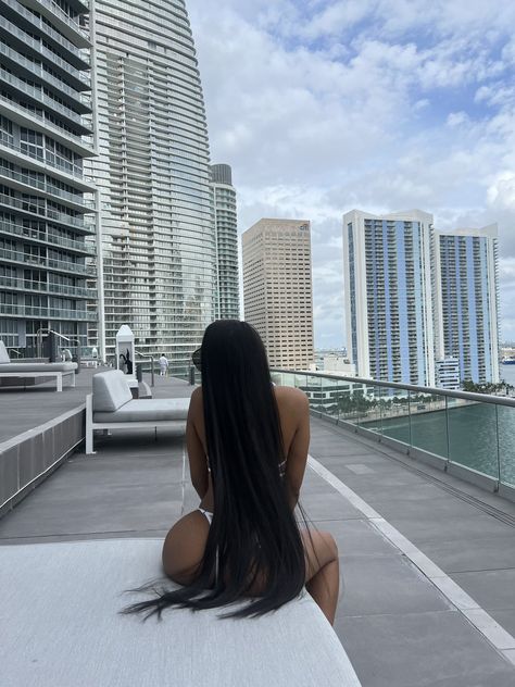 Trip Pictures Ideas, Solo Trip Aesthetic, Baddie Instagram Pictures, Vacay Pictures, Look Kylie Jenner, Flipagram Instagram, Beautiful Photoshoot Ideas, Summer Picture Poses, Girls Vacation