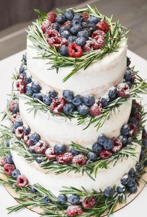 We recommend seasonal ideas. Take a look on these winter wedding cakes with pine cones, holly & berries under the snow and of course snowflakes and icicles. #wedding #cake #winterwedding Winter Wedding Cakes, Berry Wedding, Diy Wedding Cake, Winter Wedding Cake, Wedding Themes Winter, Winter Wedding Decorations, Winter Wedding Inspiration, Winter Wonderland Wedding, Wedding Winter