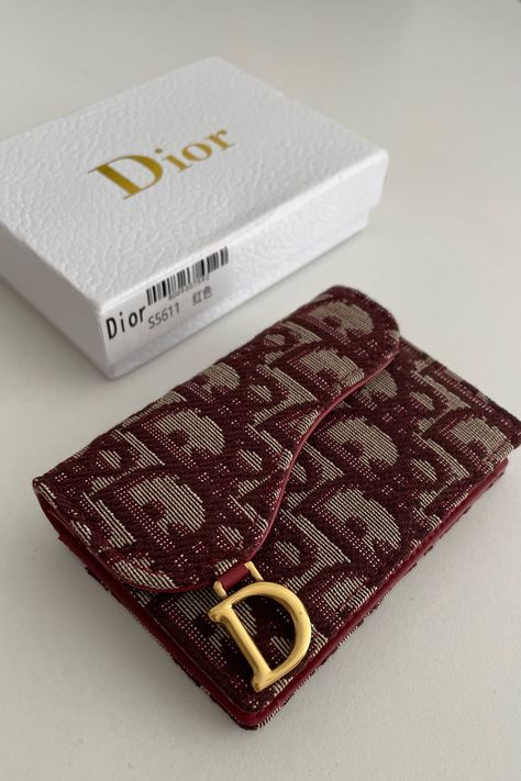 Dior Wallet, My Style Bags, Inside My Bag, Aesthetic Luxury, Luxury Bags Collection, Handbag Essentials, Red Wallet, Dior Saddle, Cute Wallets