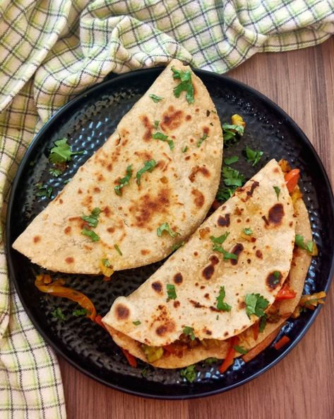 Indian Quesadilla, Vegetable Quesadilla, Veggie Quesadilla Recipes, Veggie Quesadilla, Vegetarian Quesadilla, Vegetarian Platter, Indian Breads, Indian Masala, Healthy Flour