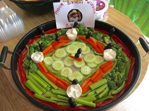 Baseball Field veggie tray for baseball birthday party theme Tray Party Ideas, Veggie Tray Party, Baseball Food Party, Baseball Theme Birthday Party, Baseball Food, Softball Party, Baseball Theme Birthday, Baseball Theme Party, Baseball Diamond