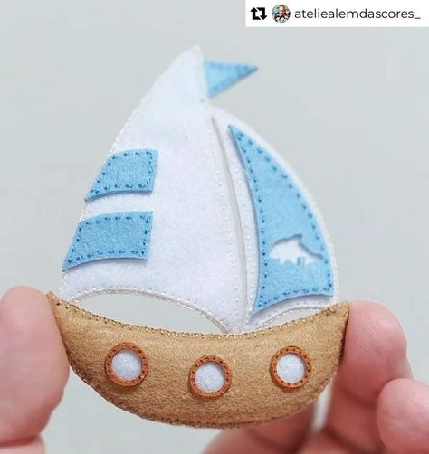 Felt Boat, Homemade Kids Toys, Nautical Christmas Ornaments, Under The Sea Crafts, Nifty Crafts, Felt Fish, Felt Keychain, Felt Ornaments Patterns, Felt Animal Patterns