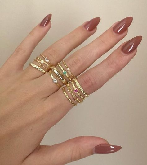 Acrylic Nails For Medium Skin Tone, Ethereal Nails Almond, Earth Tone Acrylic Nails, Sofisticated Nails, Simple Nail Inspo Almond, Nail Inspo Classy, Classy Elegant Nails, Shelby Core, Elegant Nails Classy